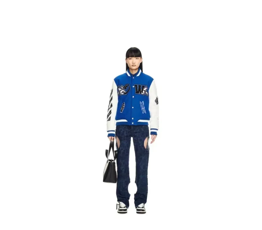 ♻️💯Reference model picture for the upper body❤️Top tested version off white Heavy embroidery patchwork leather high temperature hot crystal diamond baseball uniform male and female couple star same style (⚠ Original button molding and customization, patch embroidery and color matching) Original packaging and original label🔍 Full set of accessories customized, packaging elevators are purchased from the original factory, all hardware parts are molded and customized, and the fabric color components are restored one to one The fabric is made of 65% wool, 15% natural silk, 10% spandex and 10% velvet, mixed and custom-woven. The total weight is more than 900 grams! And the most important thing is its color fastness, it will never fade! -The embroidery uses an imported towel embroidery machine. Each pattern is first embroidered on the fabric, and then engraved with an infrared laser, and then fixed with a sewing machine. The whole garment is labeled in many places, one is flat embroidered, and the large pattern on the back is directly embroidered on it. This dress has 4 different embroidery techniques⚠ -The sleeves are all made of two-layer pebbled fabric, which is processed, shaped, colored, washed, and the texture retains the original grain structure! Thick, plump and round! -The processing technology is extremely complex, the cutting pieces are neatly aligned, and the entire garment has precise wiring density. Gender-neutral style. Loose fit, self-conscious quality control, details determine success or failure. Color: Black Size: S M L XL P: 680